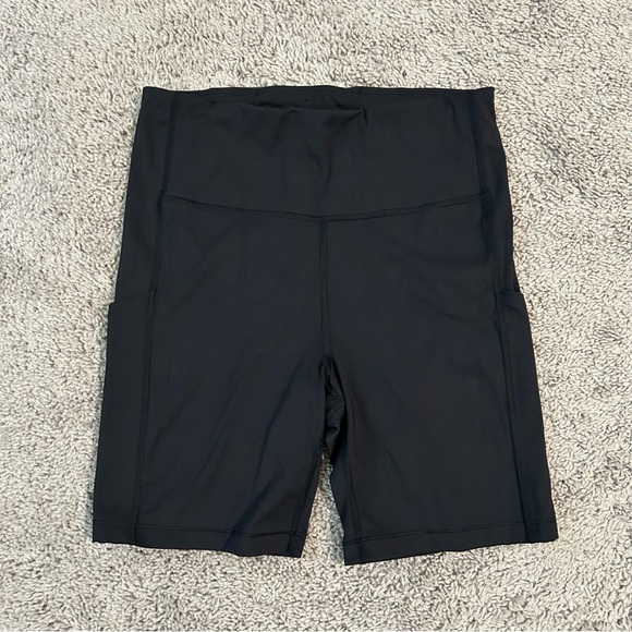 Athleta Ultimate Stash pocket 7” Short - Picture 1 of 7